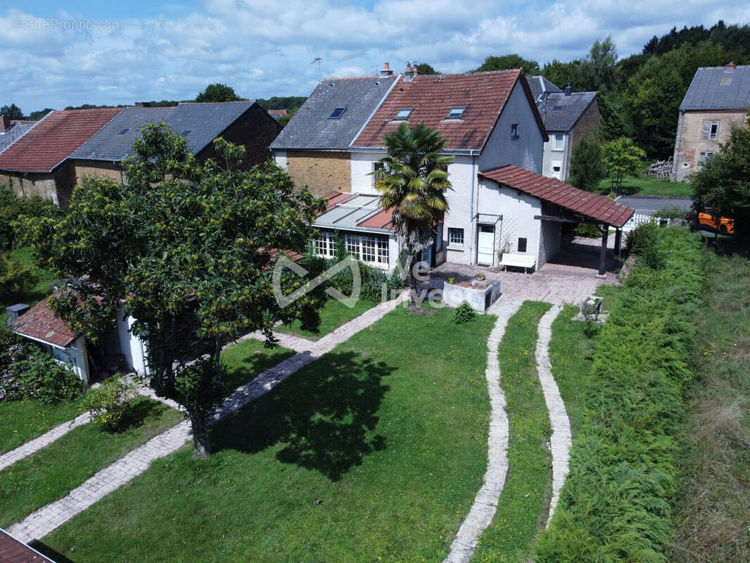 Maison à ESCOMBRES-ET-LE-CHESNOIS