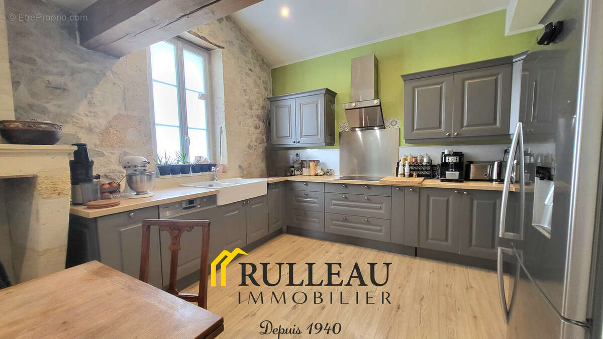 Maison à SAINT-CHRISTOLY-DE-BLAYE