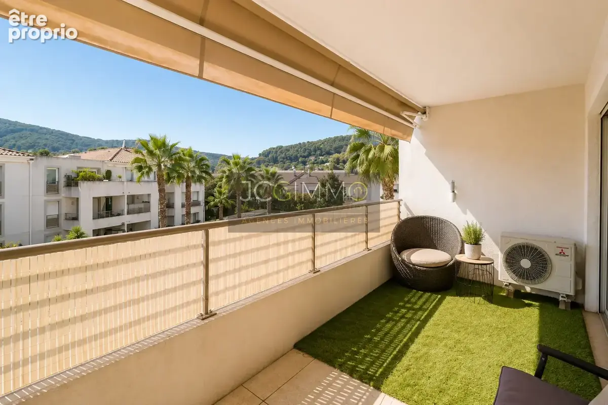 Appartement à SOLLIES-PONT