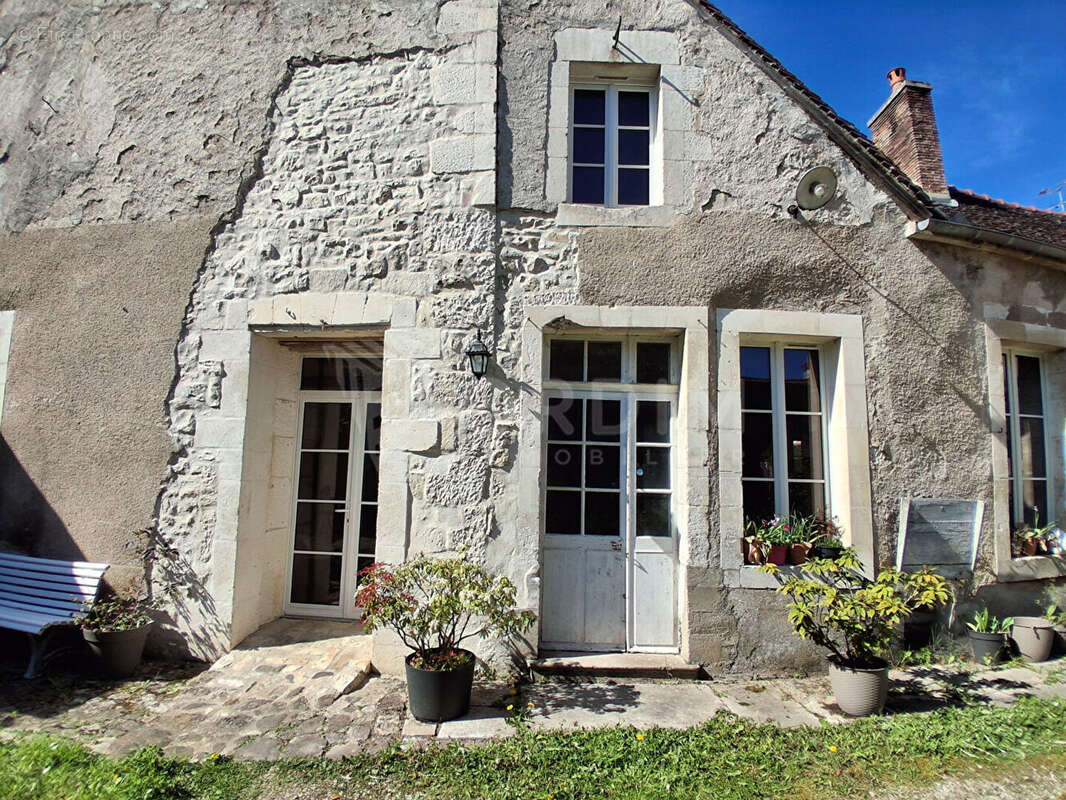 Maison à COULANGES-LA-VINEUSE