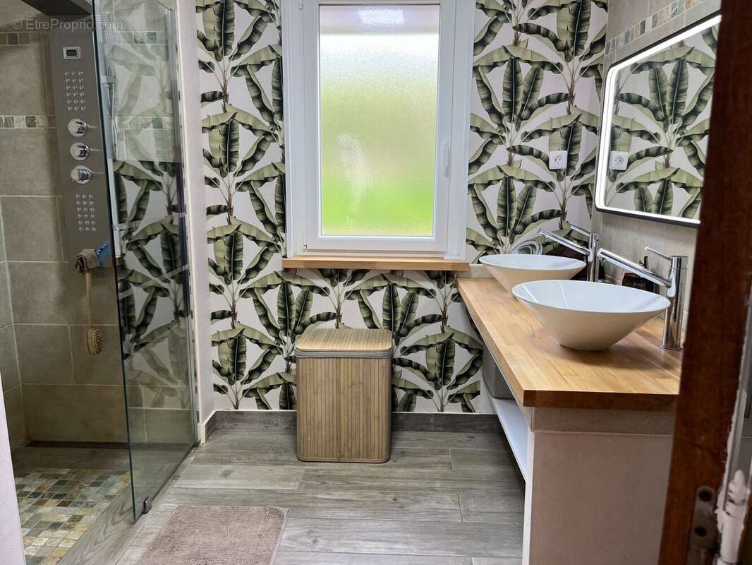 Maison à COURS-LA-VILLE