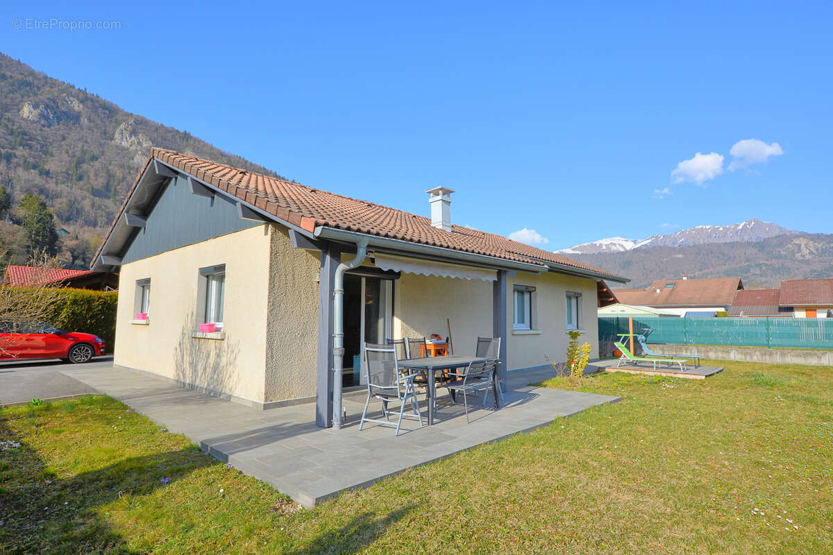 Maison à MARIGNIER