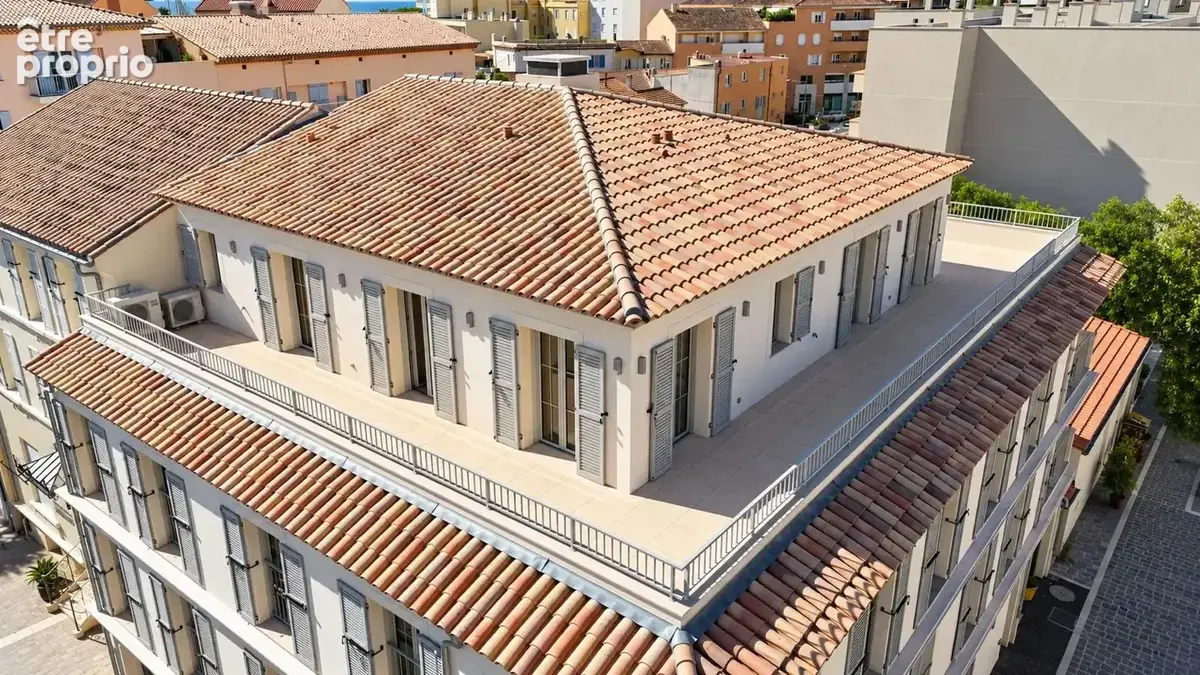 Rare à la vente – sainte-maxime centre – toit-terrasse 98 m² + terrasse privative de 98 m² - photo 12