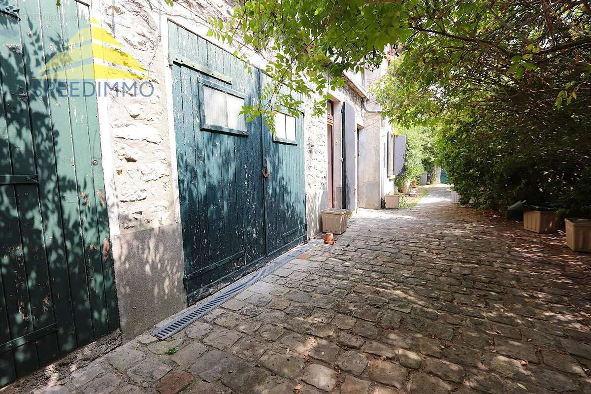 Maison 146 m² à Varennes-Jarcy  - photo 3