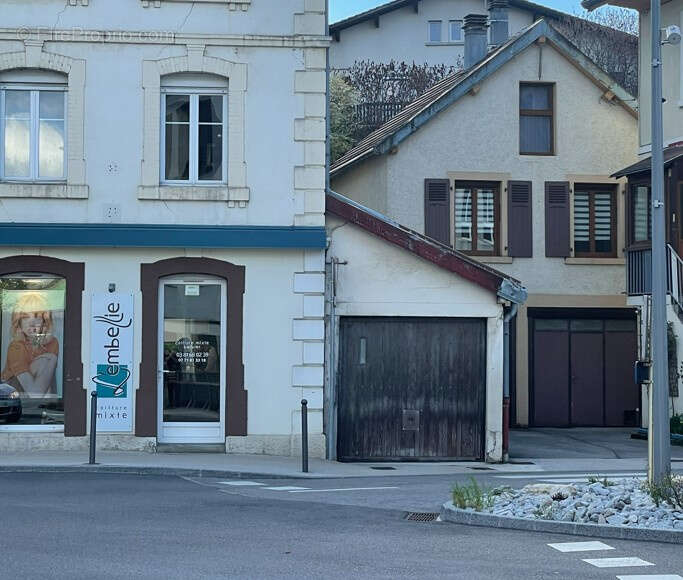 Parking à VILLERS-LE-LAC