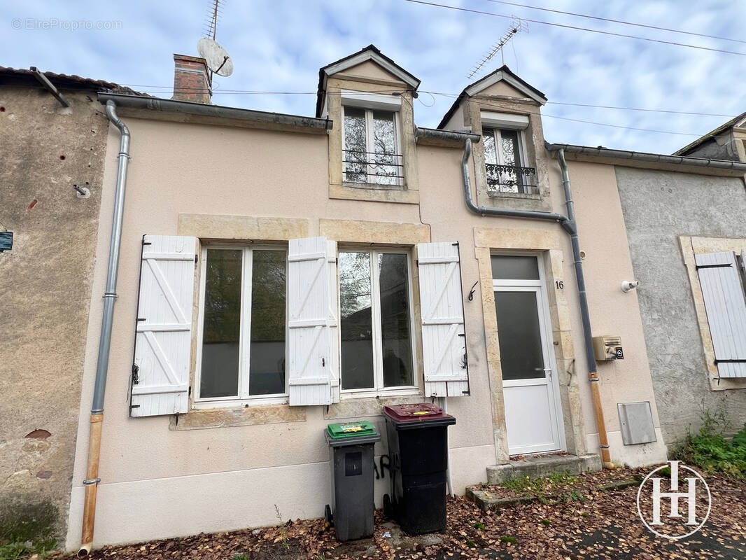 Maison à SAINT-AMAND-MONTROND