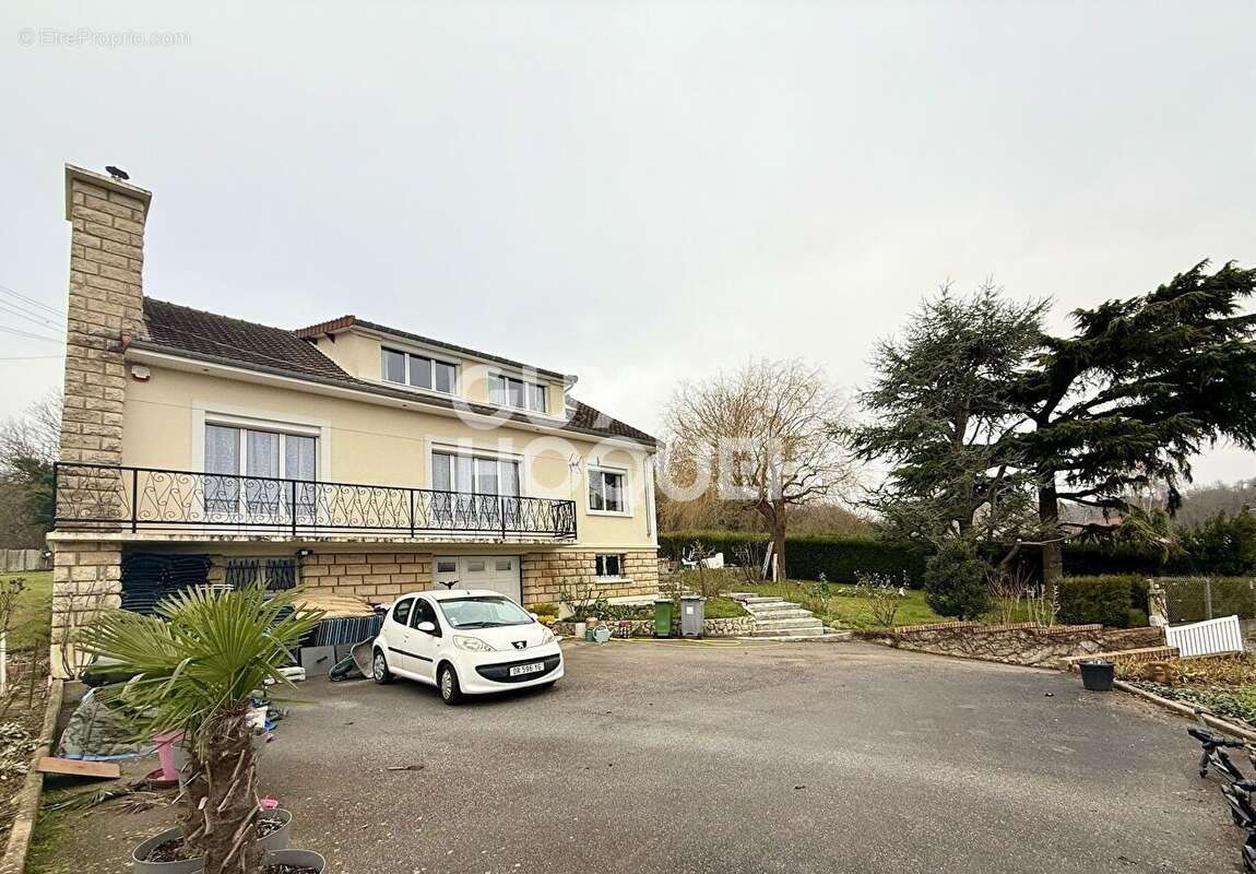 Maison à JUZIERS
