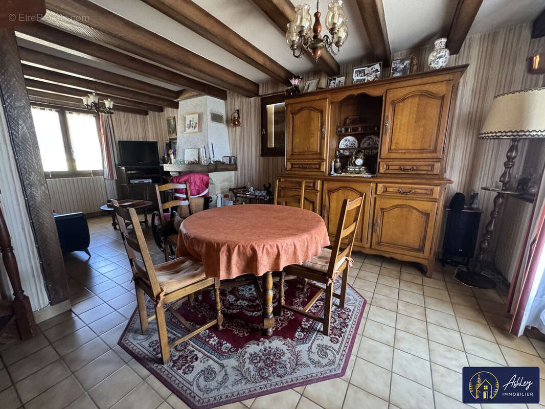 Maison 133 m² à Saignes  - photo 2