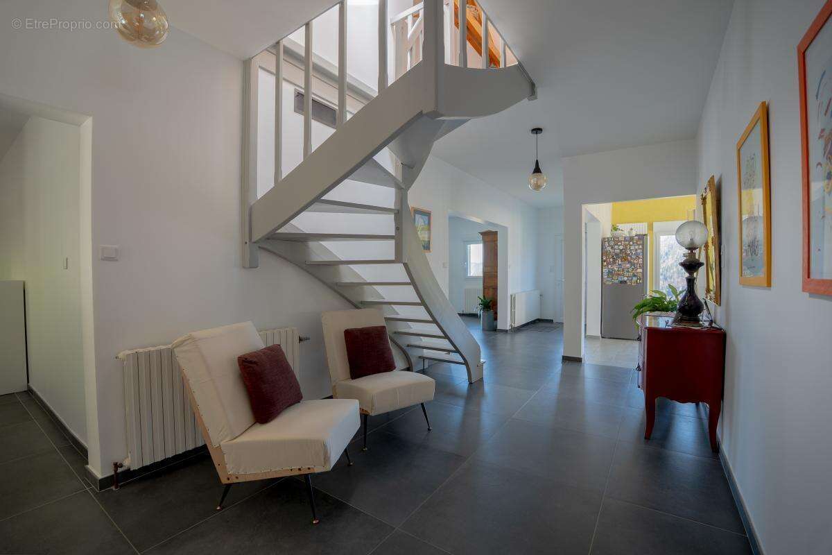 Maison 208 m² à Engins  - photo 7