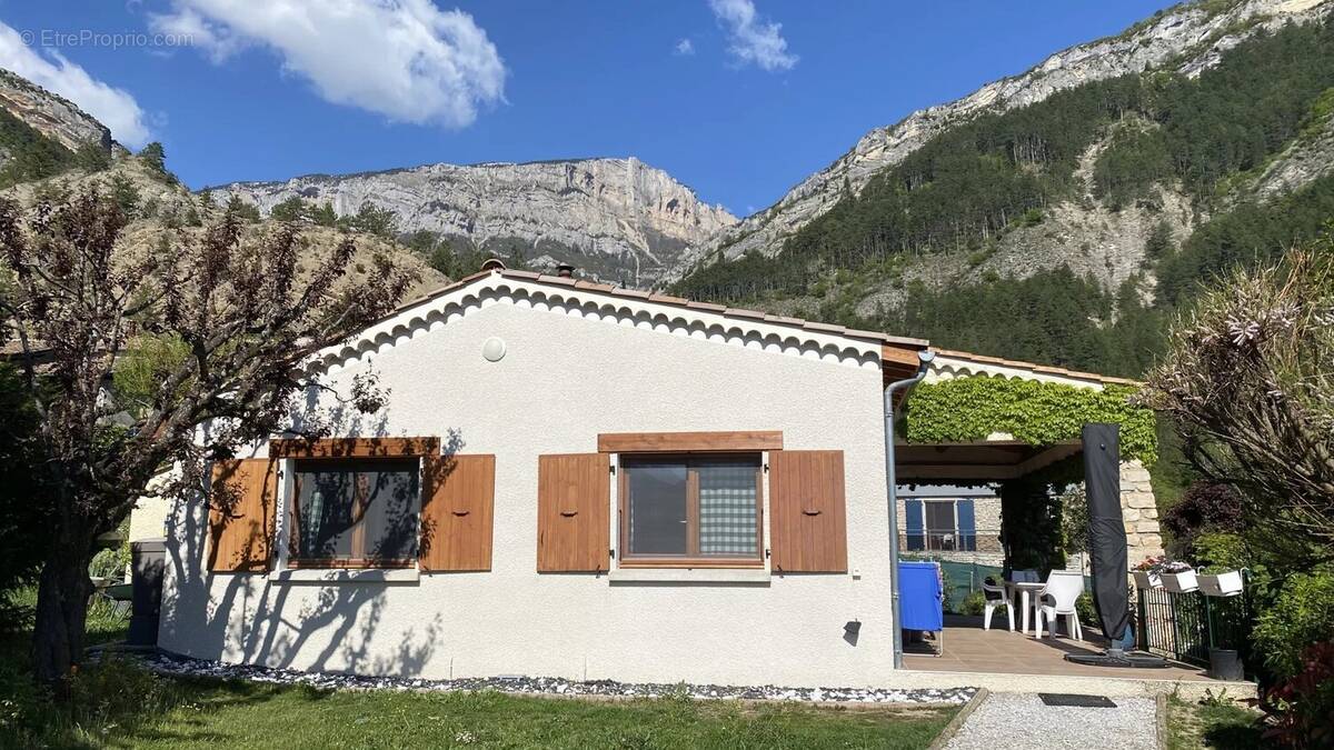 Maison à LAVAL-D'AIX