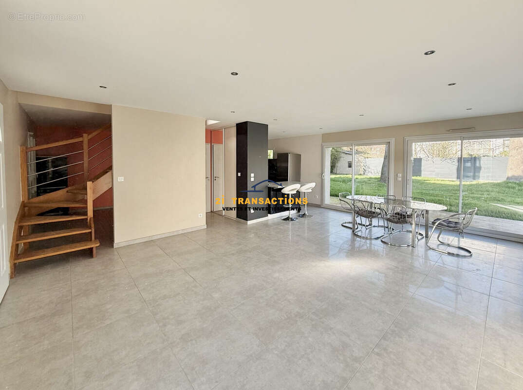 Maison à SAINT-GENIS-LAVAL