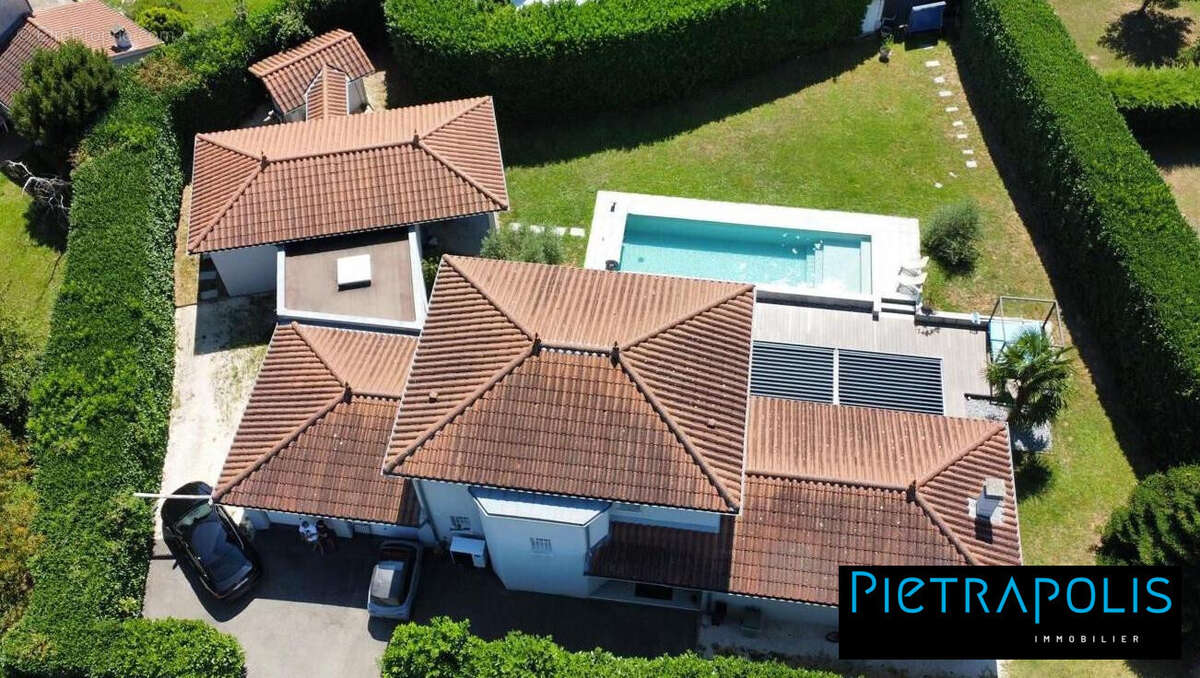 Maison à LA TOUR-DE-SALVAGNY