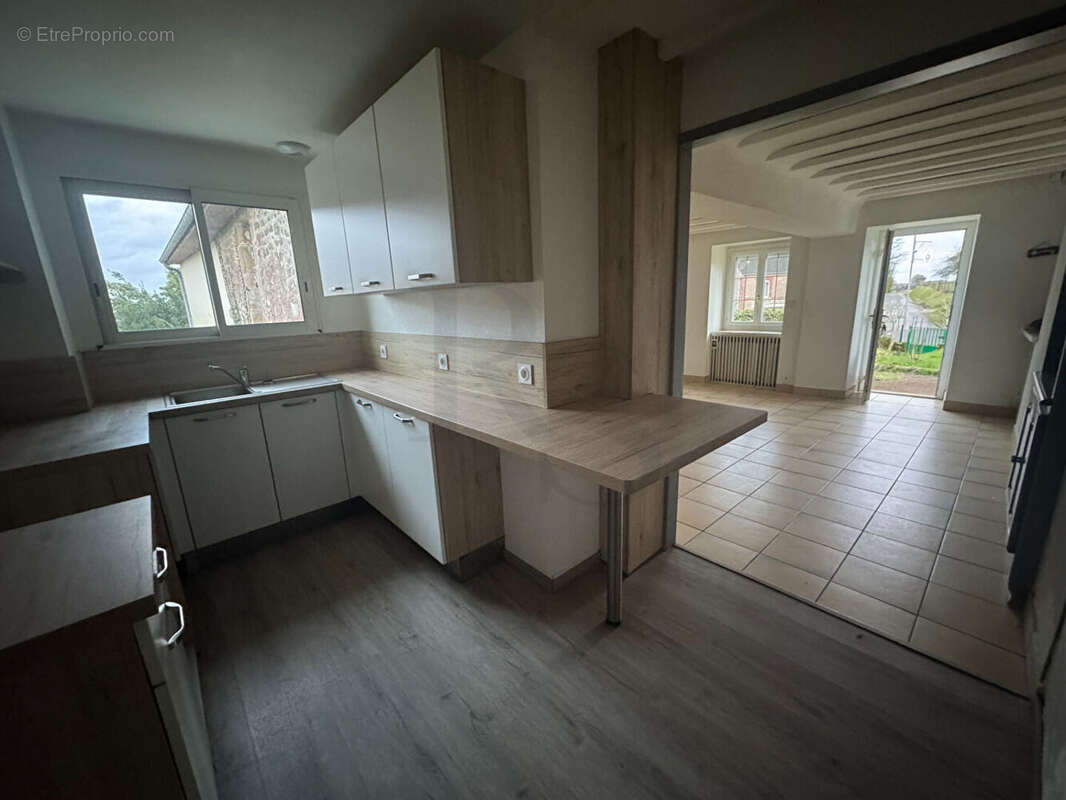 Maison à SAINT-BOMER-LES-FORGES