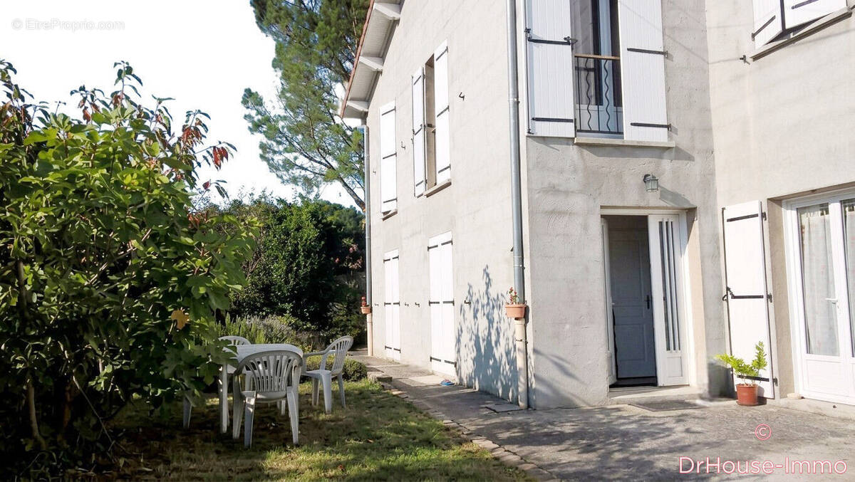 Maison à SAINT-JEAN-DE-BOURNAY