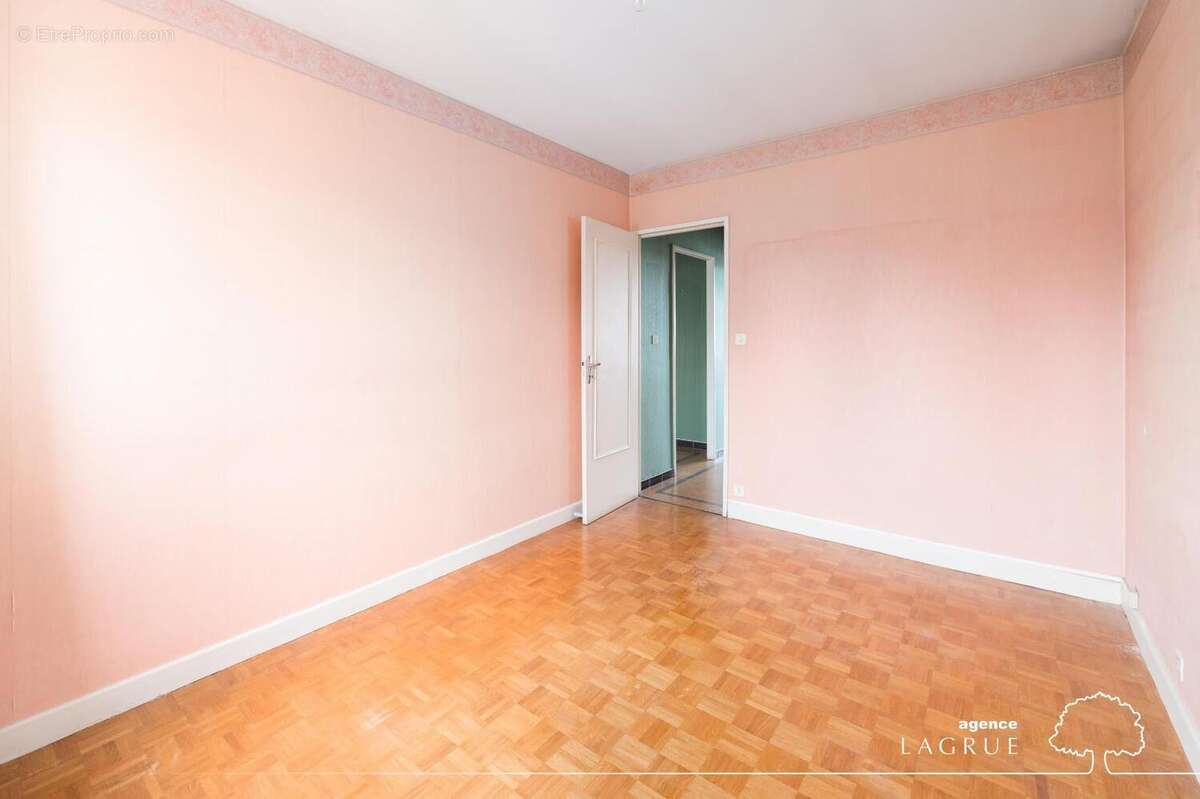   - Appartement à NEUVY