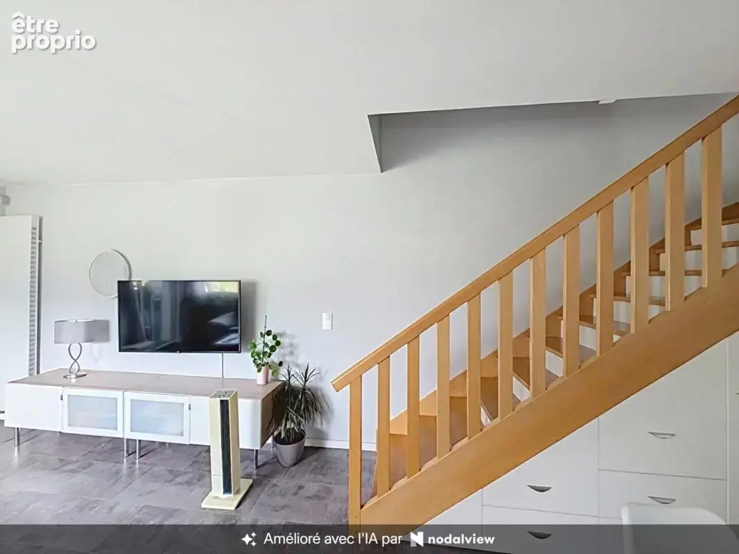 T4 duplex avec terrasse, vue sur espace vert et parking - photo 4