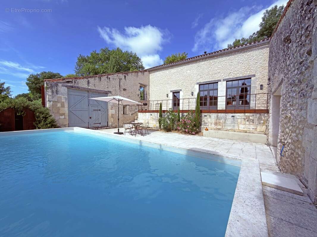 Charmante Propriété en Pierres avec Grange et Piscine ! - photo 2