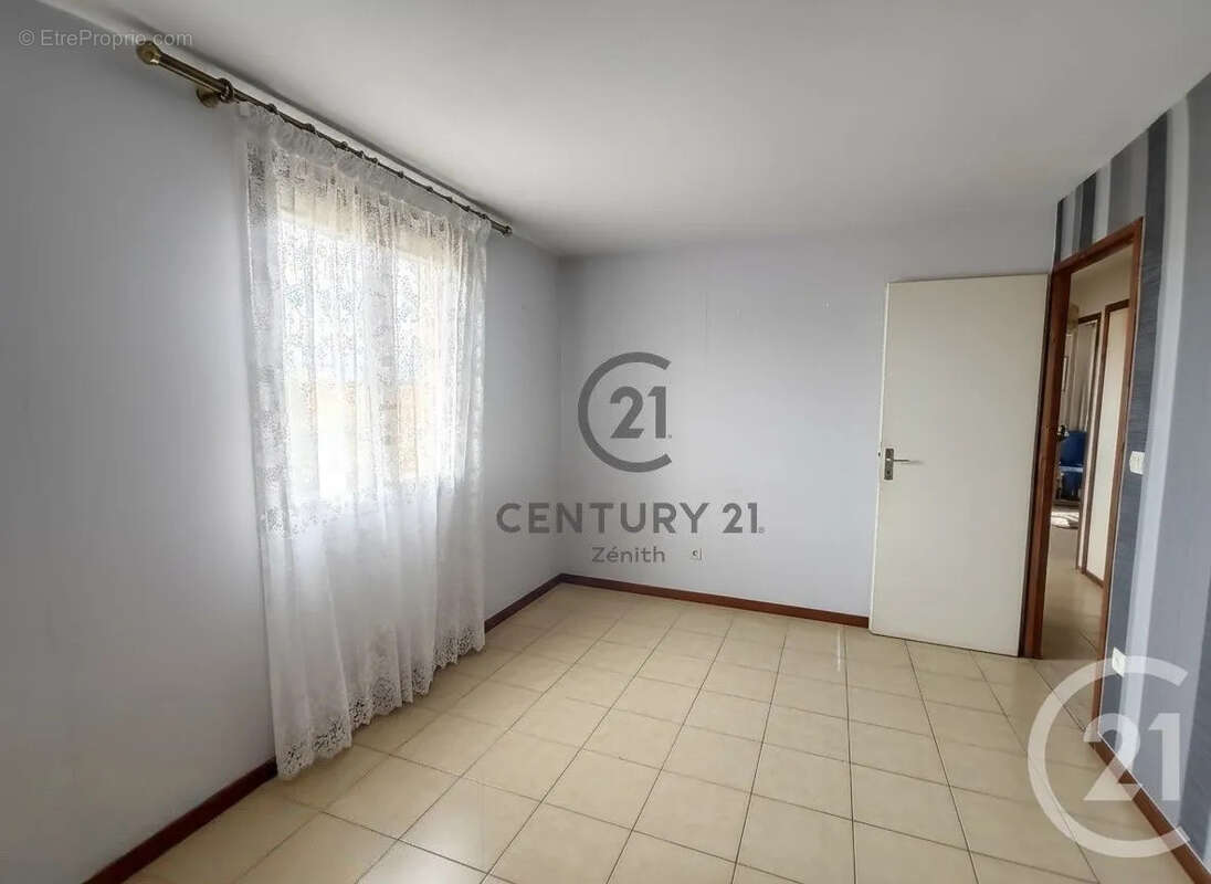 Maison à SAINT-LAURENT-DE-LA-SALANQUE