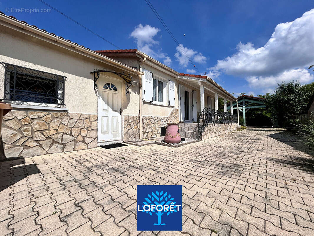 Maison à SAINT-LAURENT-DE-MURE