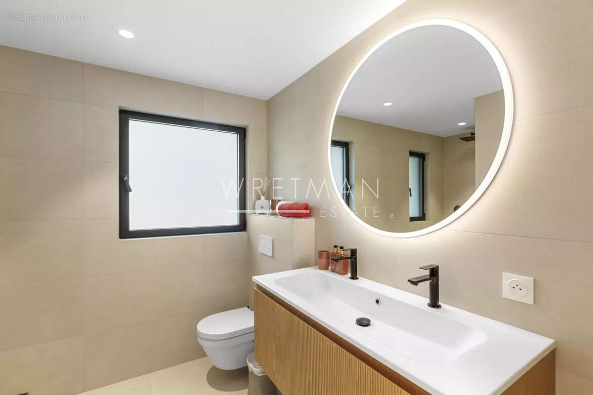 Maison à ROQUEFORT-LES-PINS