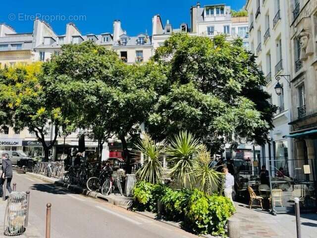 Commerce à PARIS-2E