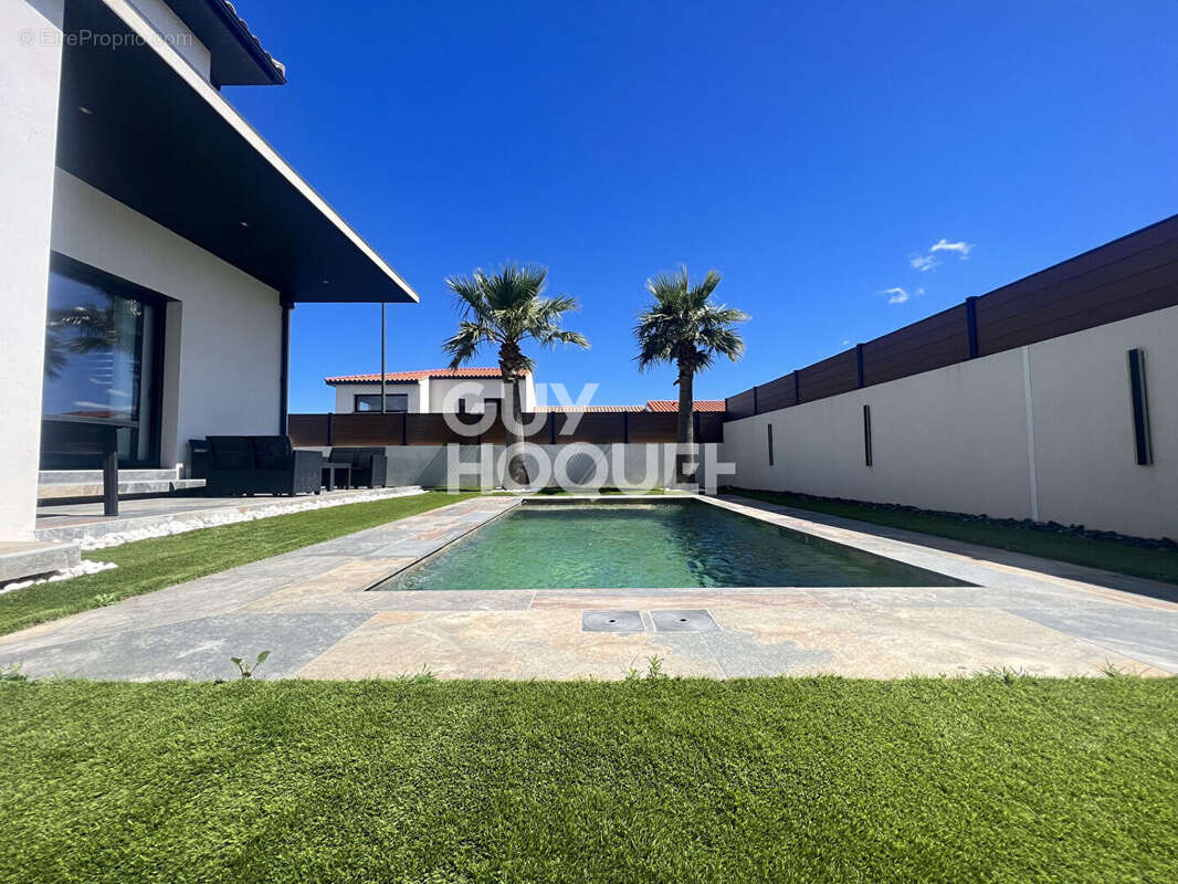 THUIR, à vendre maison récente contemporaine, 5 pièces avec garage, jardin et piscine. - photo 4