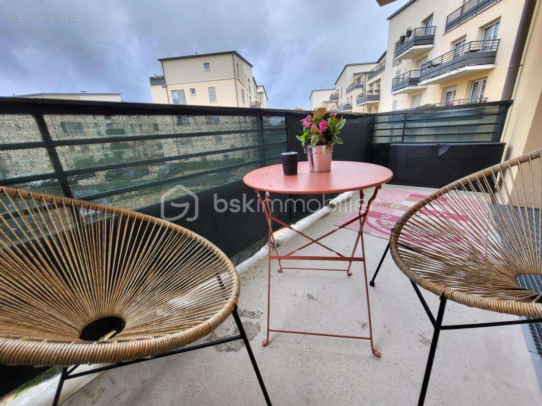 Appartement à SAVIGNY-LE-TEMPLE