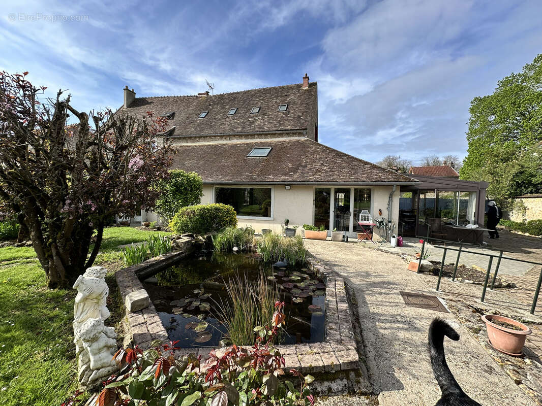 Maison à LA CELLE-LES-BORDES