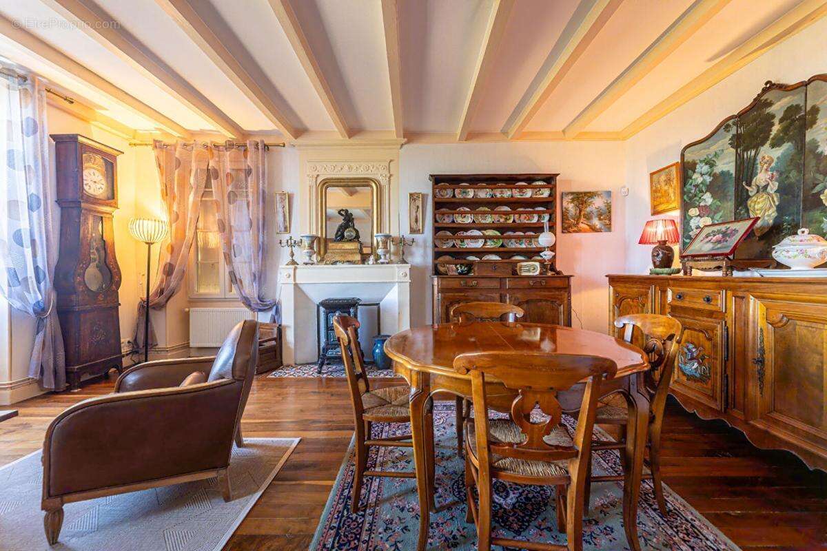 Maison à JARNAC-CHAMPAGNE