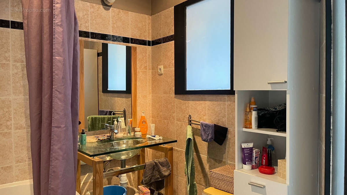 Appartement à MARSEILLE-5E