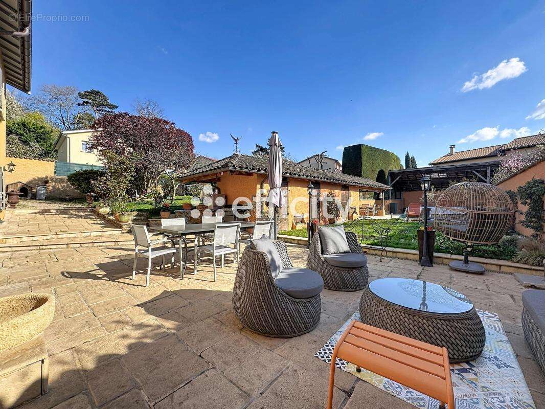 Maison à NEUVILLE-SUR-SAONE