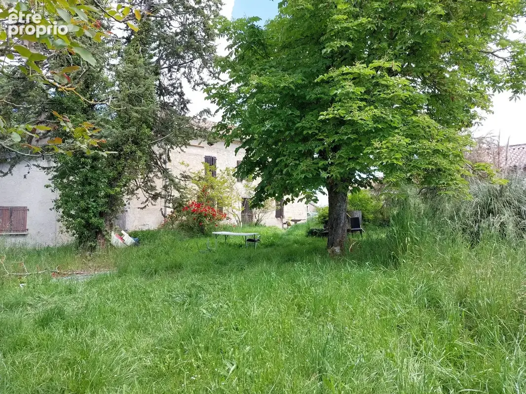 Maison en pierre à renover avec dependances et terrain de 2.5 ha attenant - photo 7