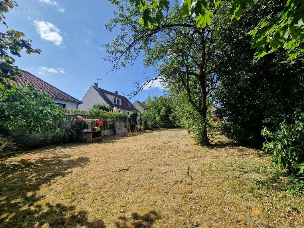 Maison d’environ 100 m², édifiée sur une parcelle de 607 m² et dotée d’un sous-sol total - photo 7