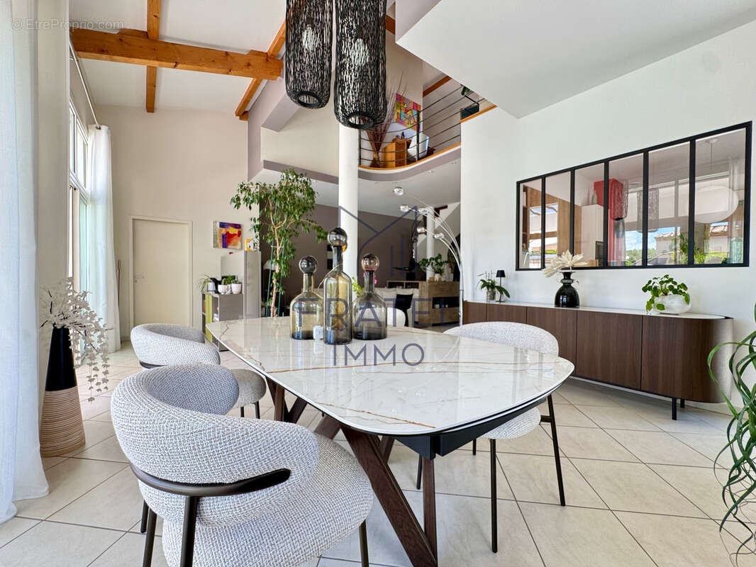 Élégante villa d'architecte T5 de 169 m2 avec piscine - photo 11