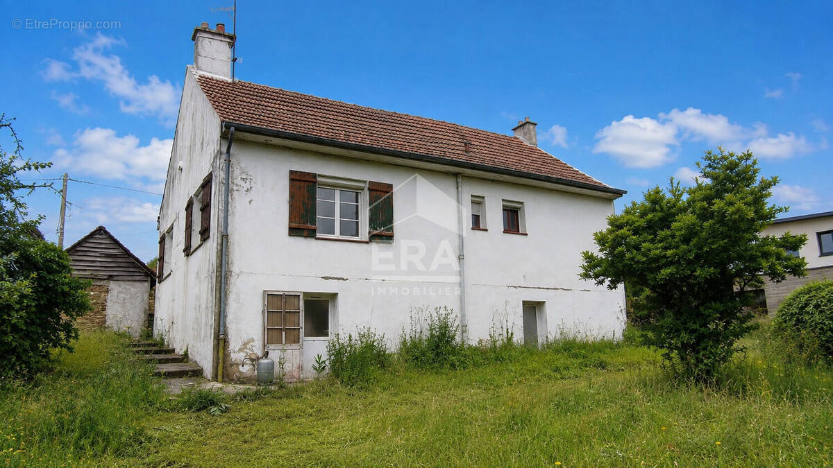 Maison à LA MADELAINE-SOUS-MONTREUIL
