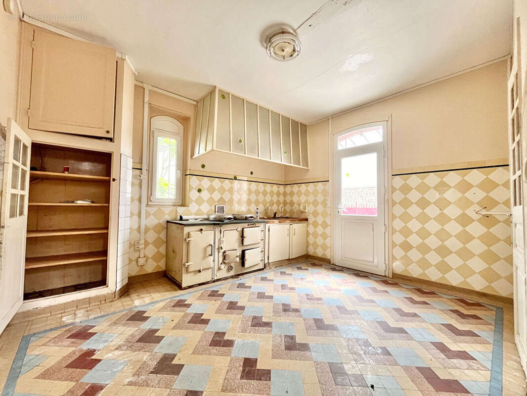 Meulière 187m2 - Centre ville Achères - photo 8
