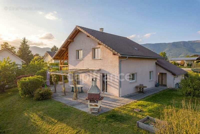 Maison à CHALLEX
