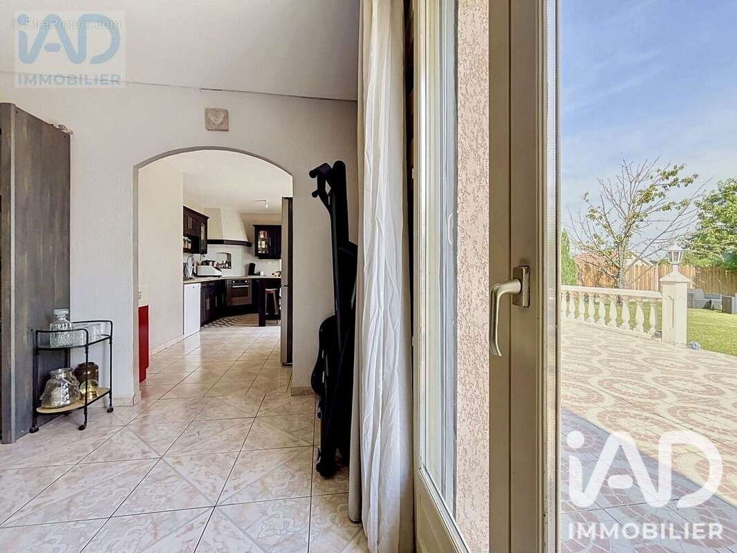 Maison 108 m² à Somme-Vesle  - photo 8
