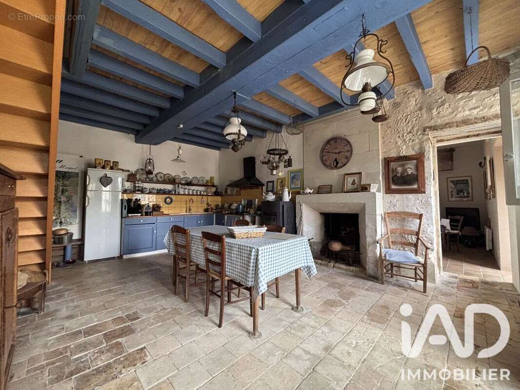 Maison 142 m² à La Roche-Rigault  - photo 3
