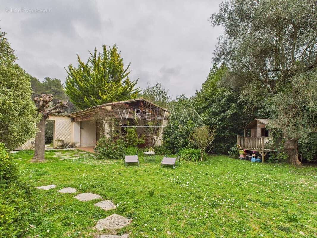 Maison à ROQUEFORT-LES-PINS