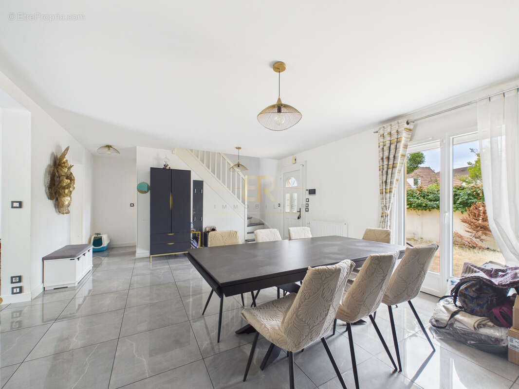 Rue de la Meunerie / Maison familiale / 5 chambres / Jardin - photo 3