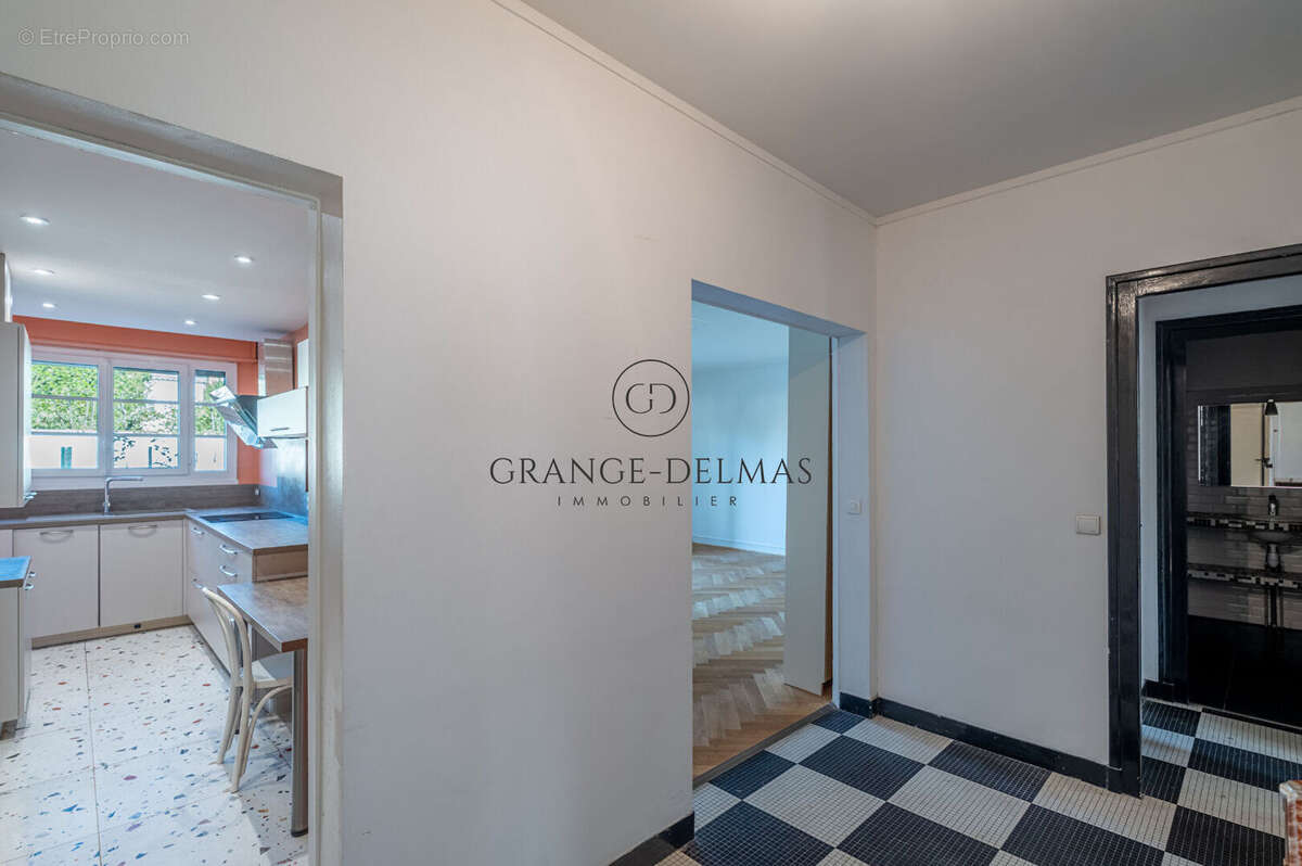 Appartement  DARCHAND avec terrasse et garage - SAINT SEURIN - photo 6