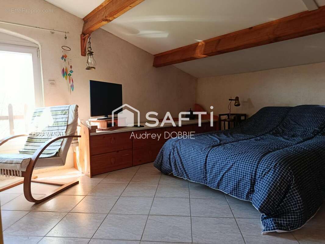 Maison 136 m² à Saint-Andre-De-Cruzieres  - photo 7