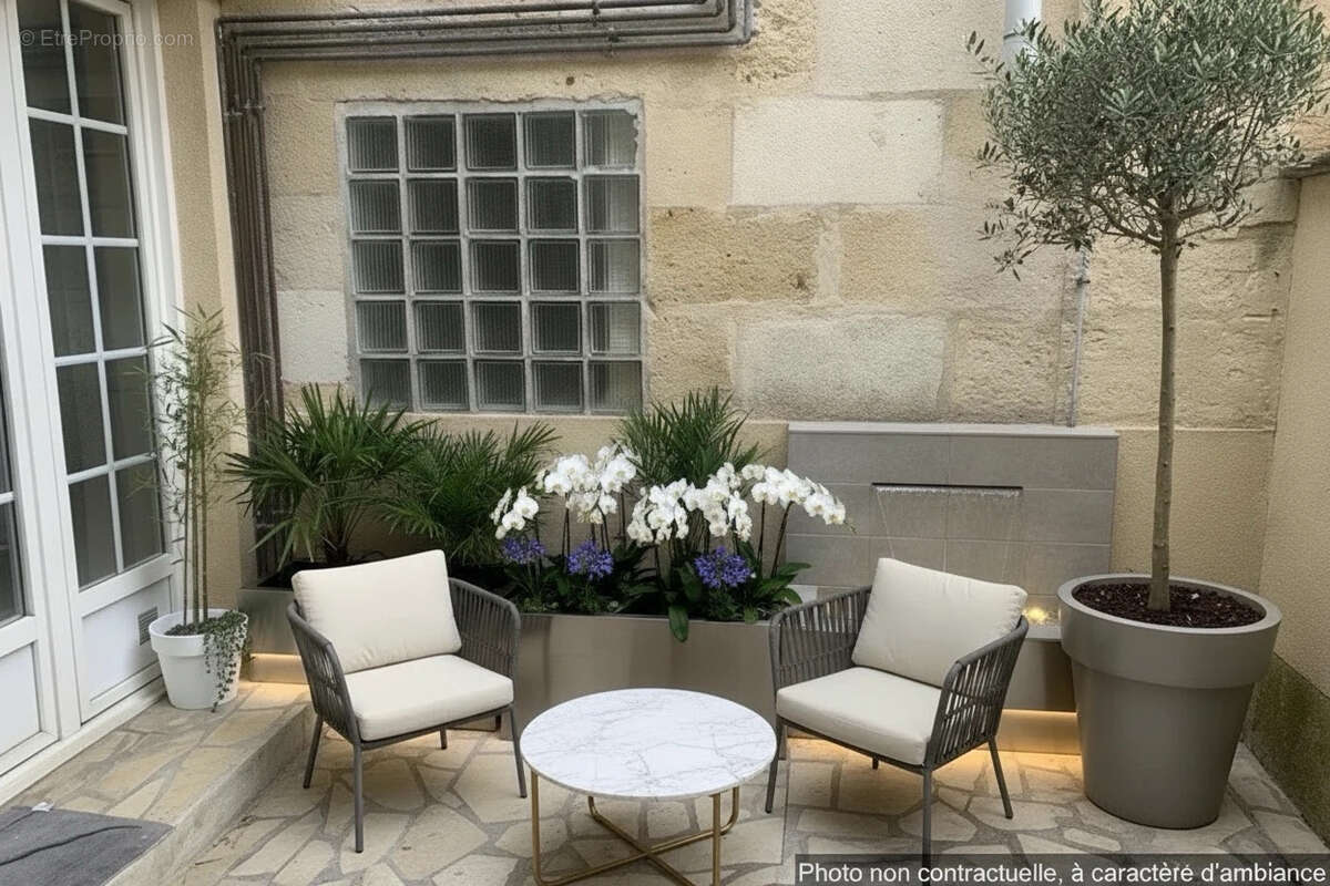Appartement avec terrasse / Local professionnel     84,61 m2   Centre de Bordeaux - photo 1