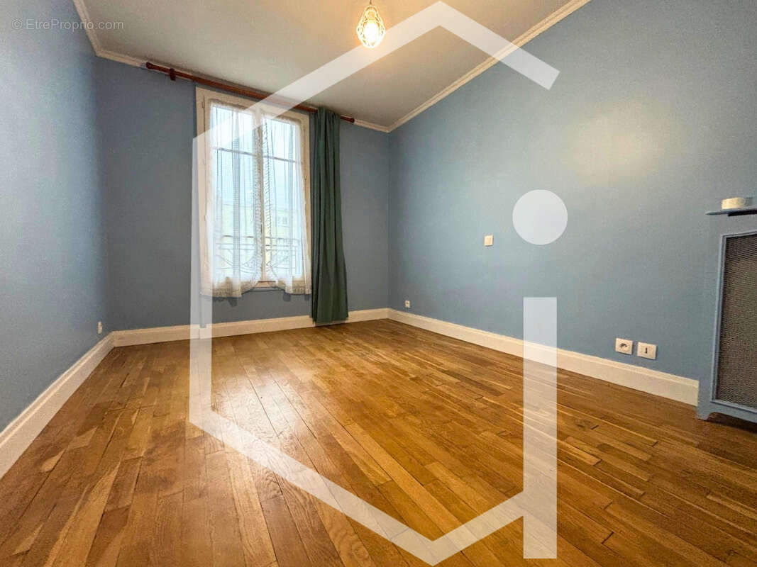 Appartement à LA GARENNE-COLOMBES