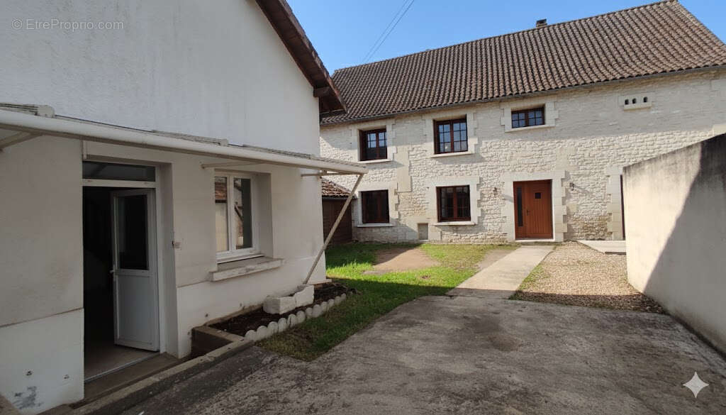 Maison à NAINTRE