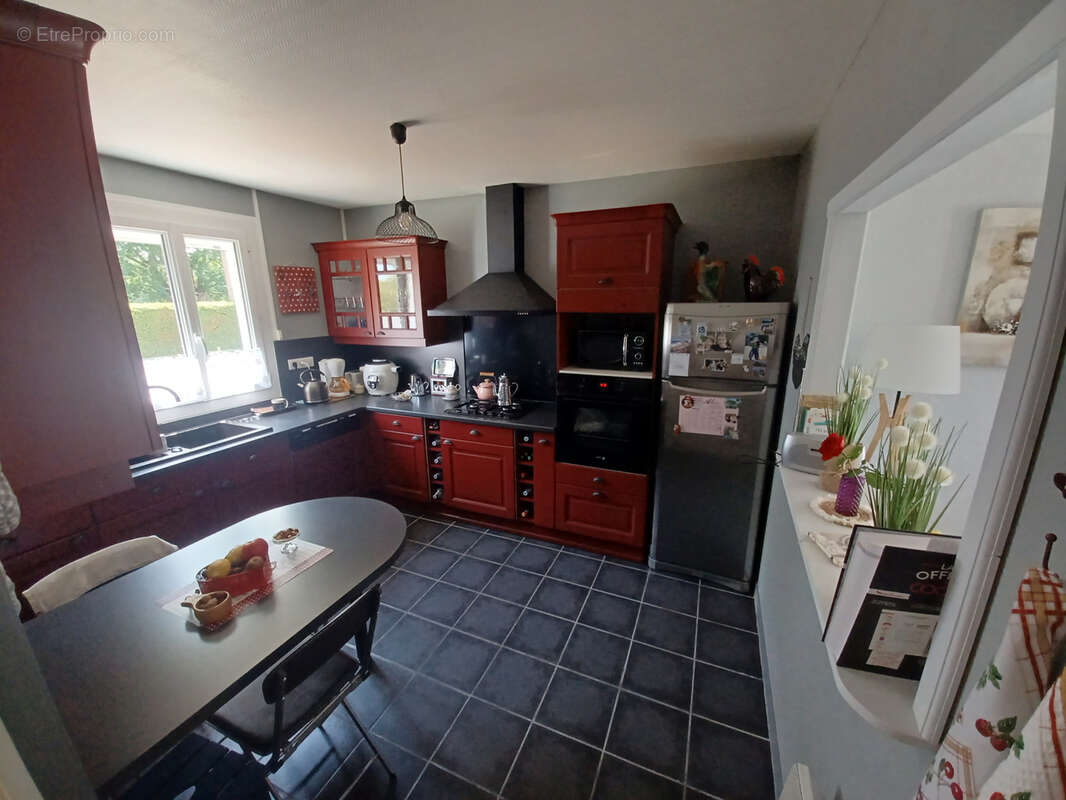 Pavillon habitable de suite, de plain pied, 3ch et 2 garages. Secteur calme, proche forêt. - photo 4