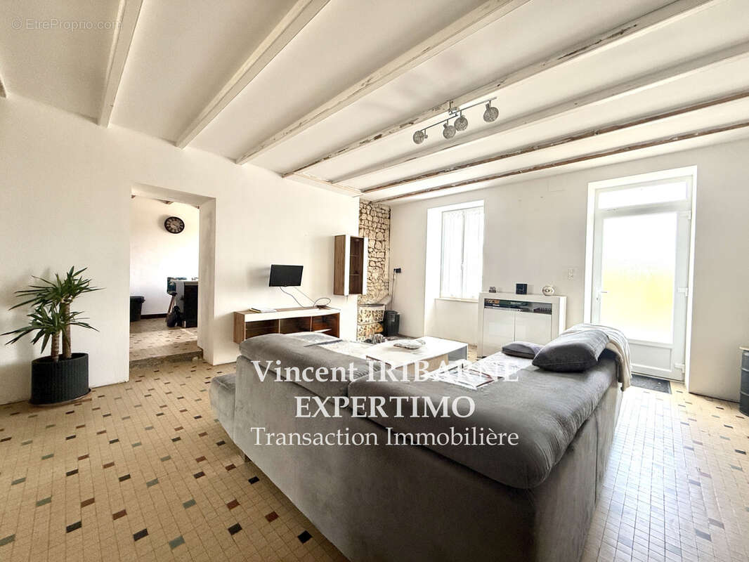 Maison Type Charentaise, 3 chambres, Garage, dépendances et Jardin - photo 2