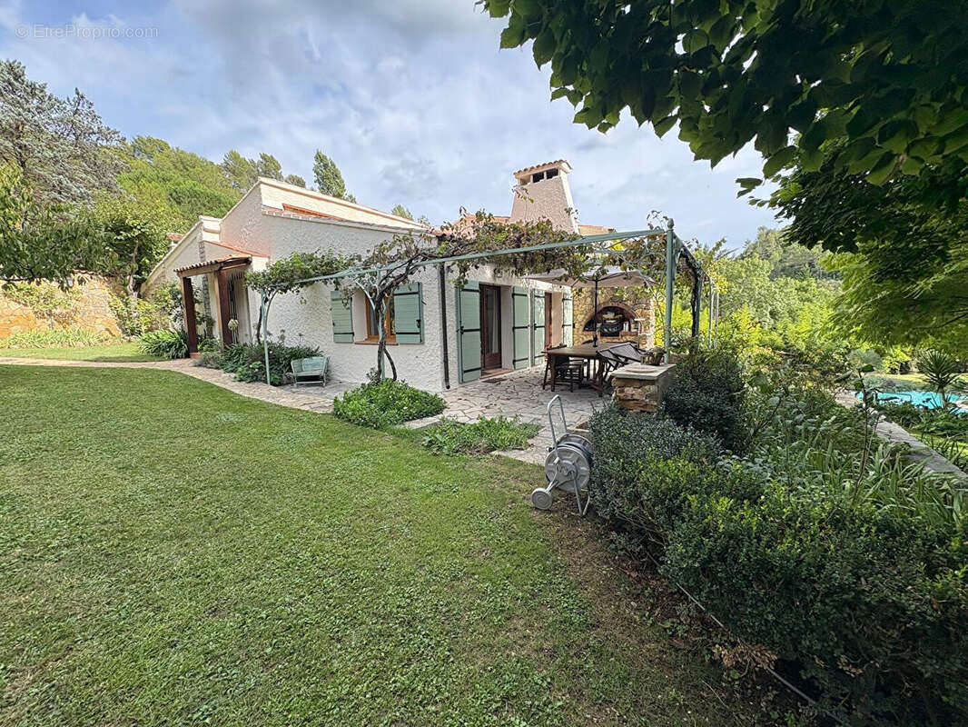 Maison à MEOUNES-LES-MONTRIEUX