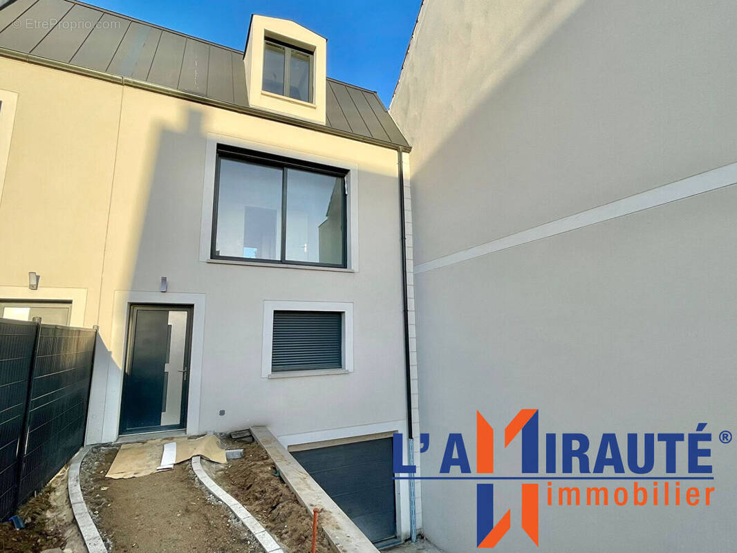 Maison à SARTROUVILLE